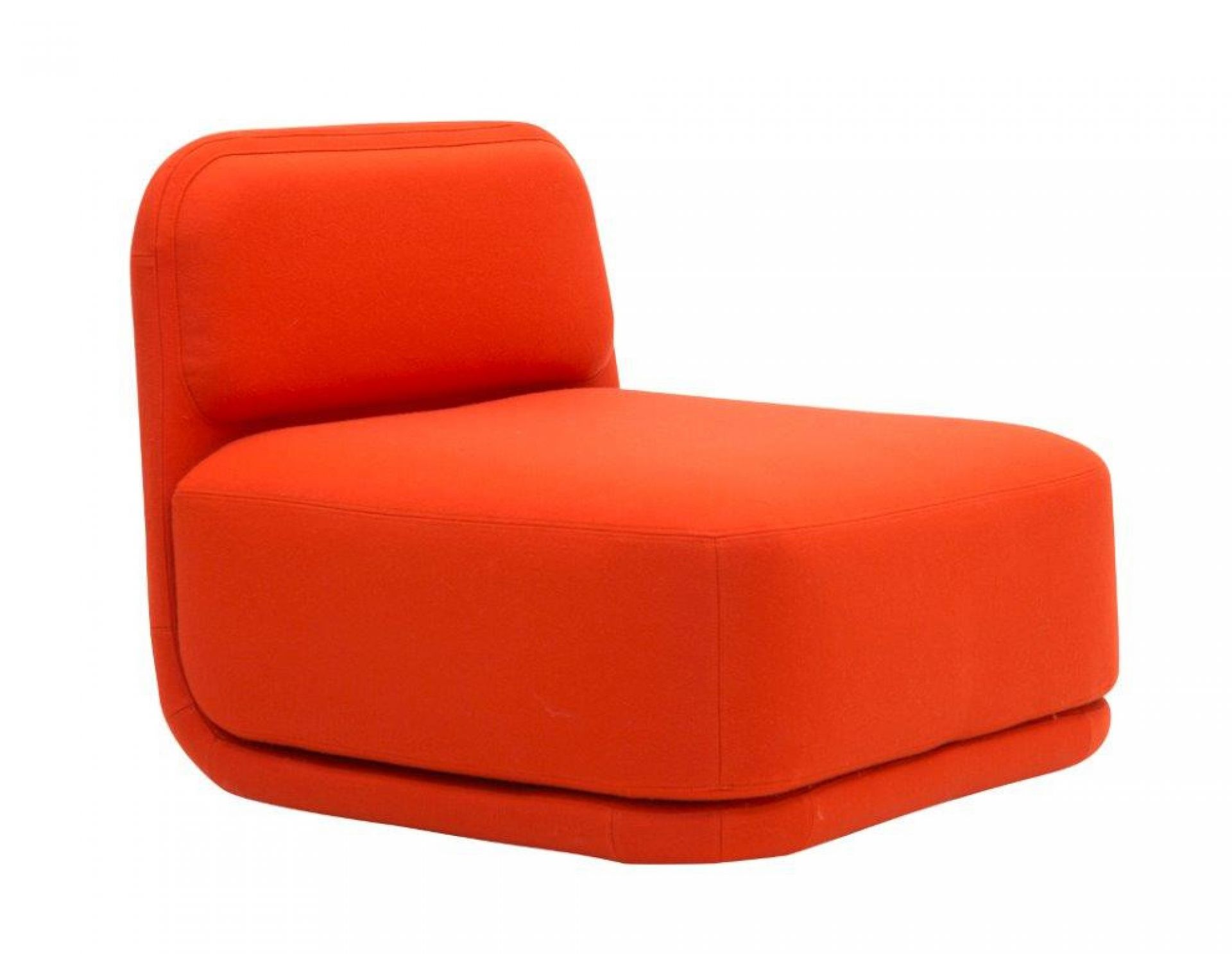 Oranger Standby Sessel von Softline, niedriger Loungesessel für modernes Wohnzimmer. Bequemer Relaxsessel.