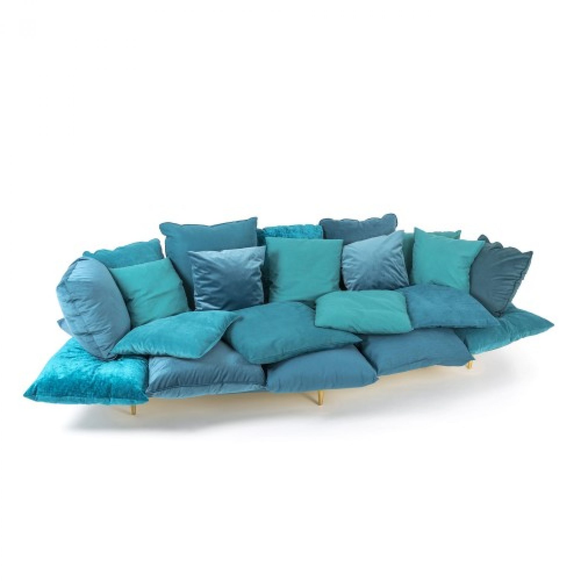 Blaues Comfy Sofa von Seletti, modernes Design mit vielen Kissen und goldenen Füßen.