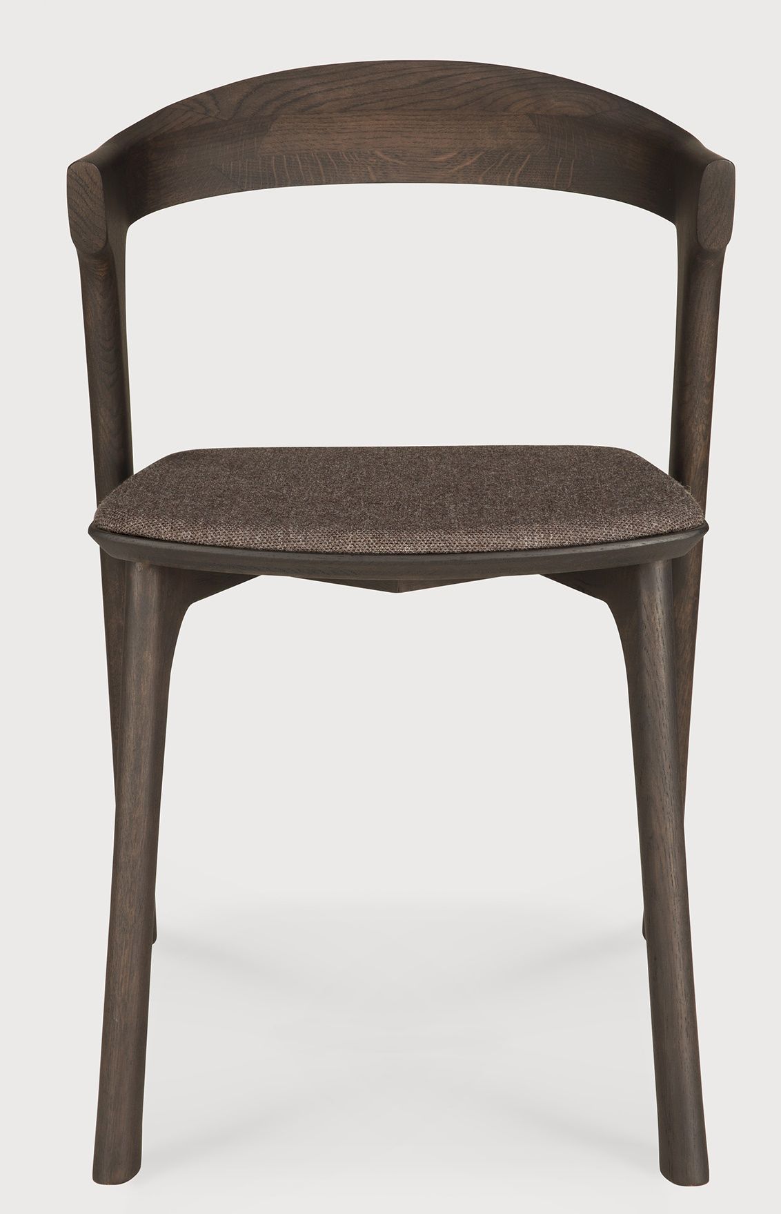 Bok Stuhl aus brauner Eiche mit warm braunem Stoffbezug von Ethnicraft.