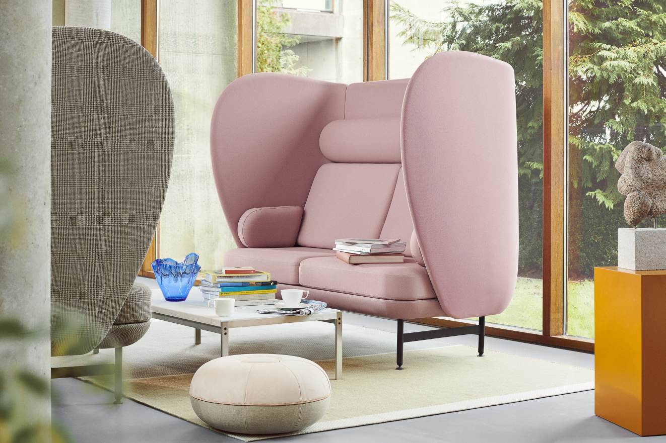JH1002 Plenum Sofa von Fritz Hansen, 2-Sitzer in Rosa, modernes Design für Büro und Wohnraum.
