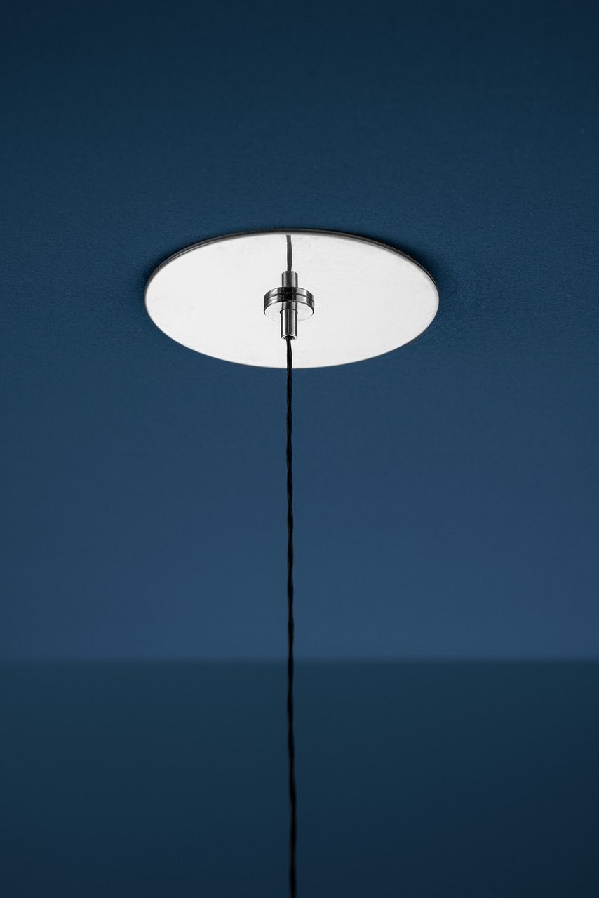 Deckenbefestigung der Par Hängeleuchte von Catellani & Smith in Nickeloptik, modernes Lampendesign.