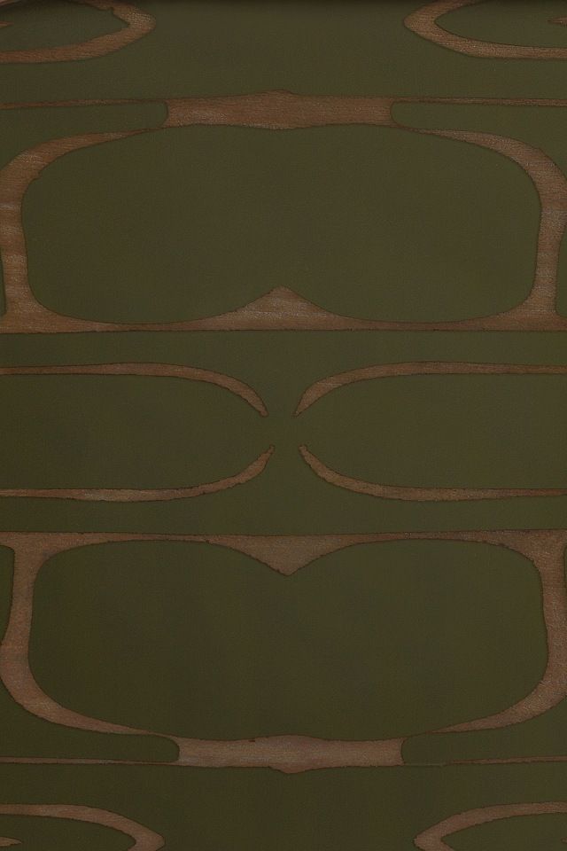 Detailansicht des Second Nature Tabletts von Ethnicraft mit ethnischem Muster in Grün und Braun.