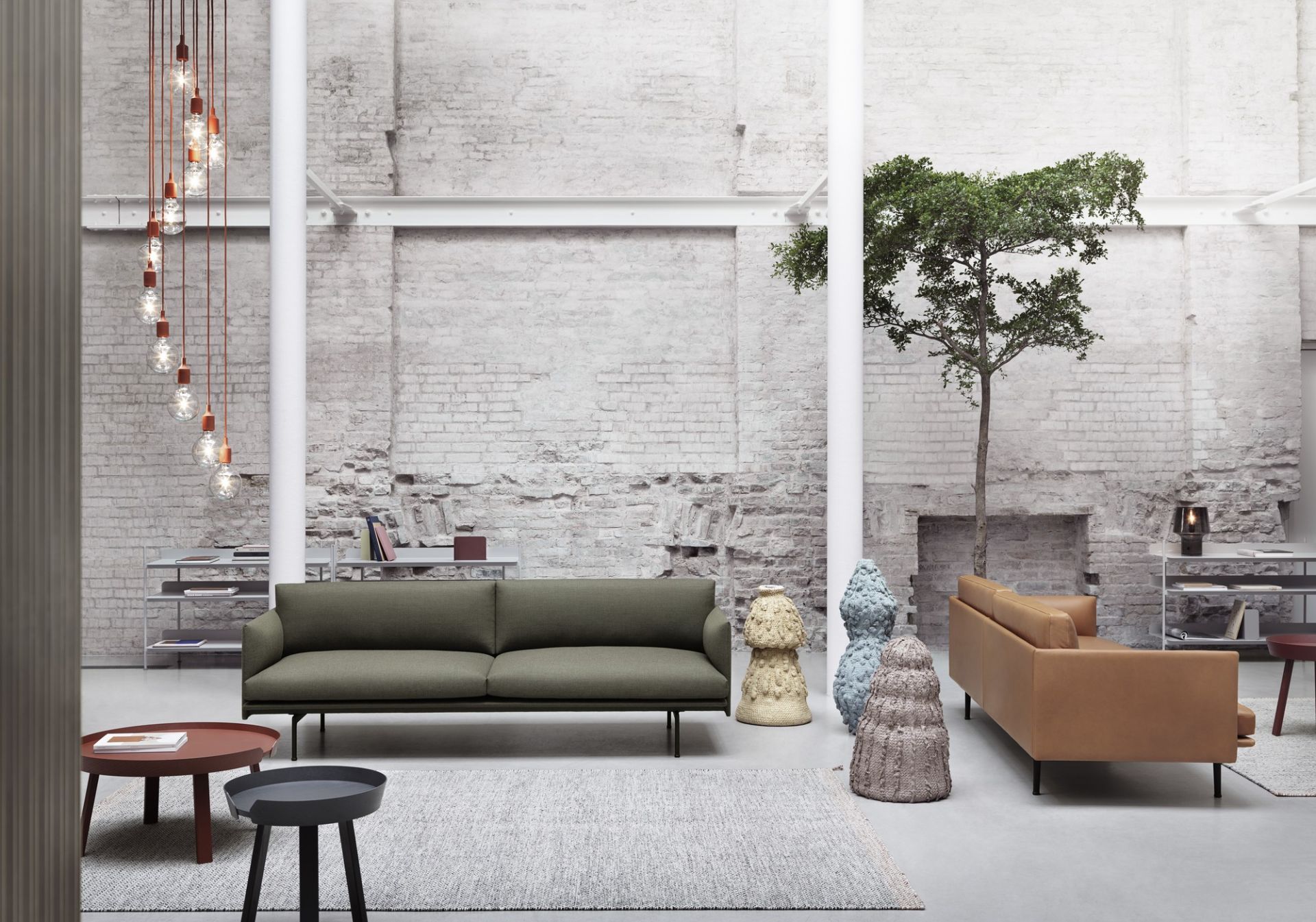 Muuto Outline Sofa, 2-Sitzer in Grün, modernes Design für Wohnzimmer und stilvolle Einrichtung.