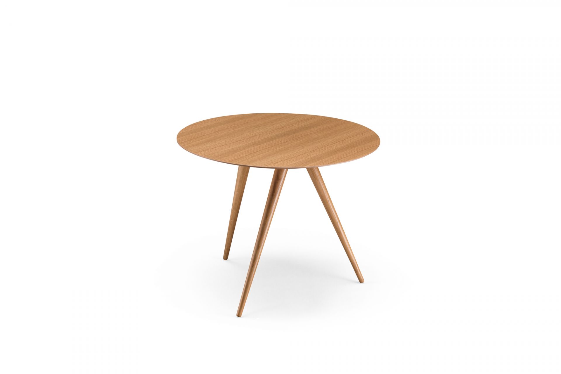 Turn high Beistelltisch Esche weiß von Maigrau, runder Holztisch mit drei Beinen, modernes Design.