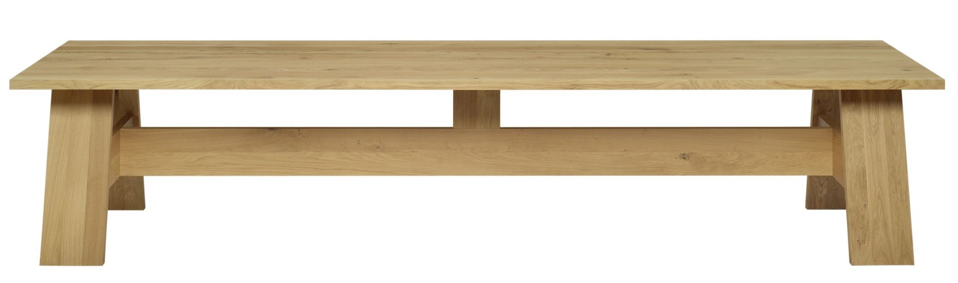 DC01 Fayland Tisch von e15: Geölter Eichentisch mit klarer Linienführung und massiver Bauweise.