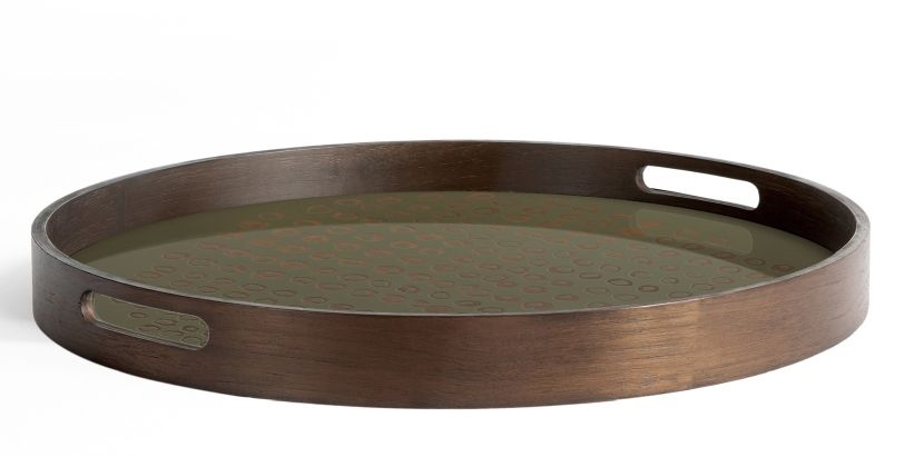 Rundes Serviertablett "Second Nature" von Ethnicraft aus Holz mit olivgrünem, gemustertem Boden.