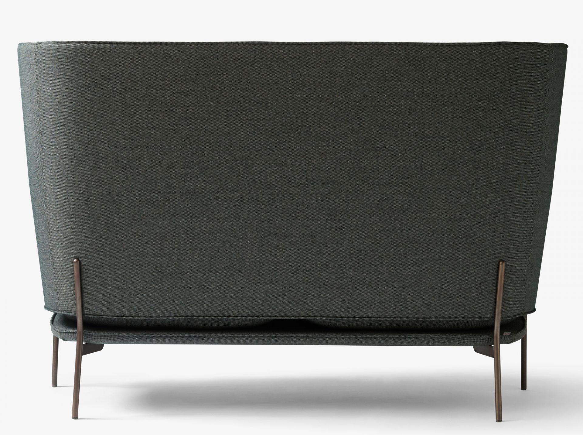 Rückansicht des Cloud Sofas: Modernes 2-Sitzer Sofa mit hoher Rückenlehne und dunklem Stoffbezug.