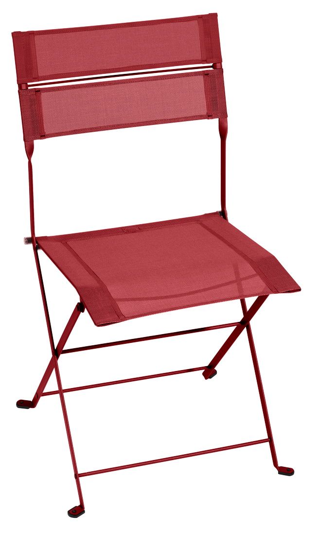 Roter Latitude Stuhl von Fermob für den Außenbereich, klappbar und leicht. Gartenmöbel für Terrasse.