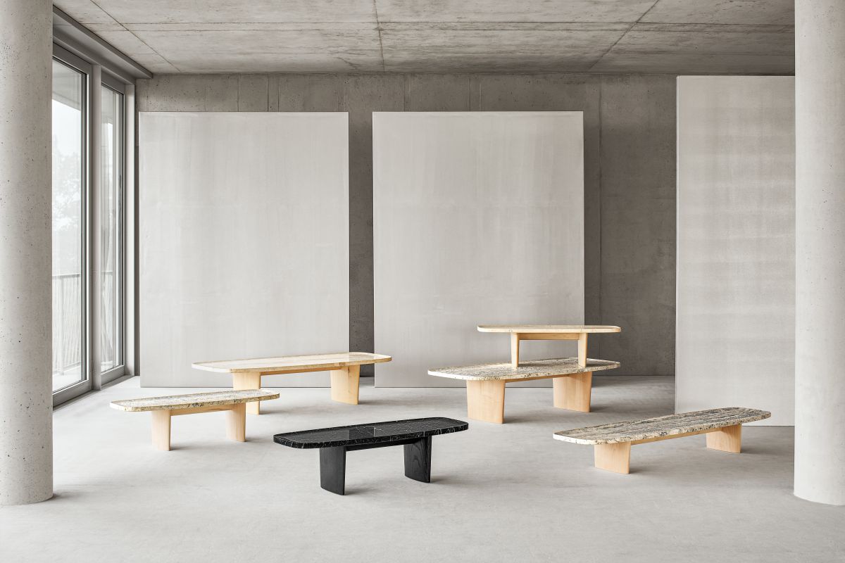 Matéria Beistelltisch aus Marmor Nero Marquina von Classicon, schwarzer Couchtisch im modernen Design.