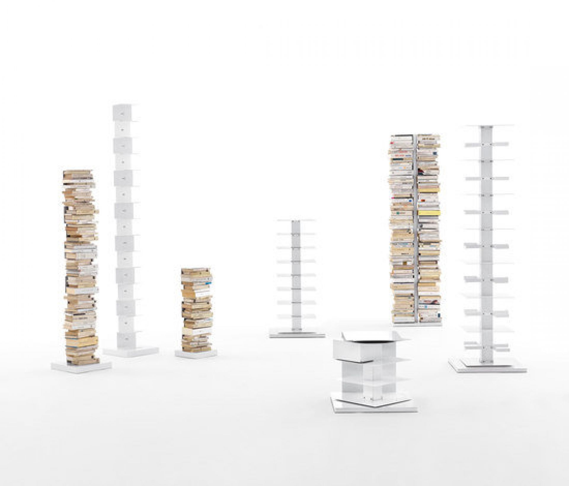 Ptolomeo x4 Bücherregal: Drehbare Design Bücher- und CD-Säule von Opinion Ciatti in Weiß.