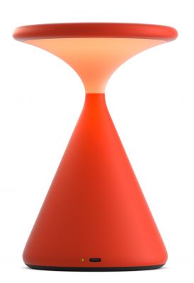 Salt Akkuleuchte in Blood Orange: Moderne Tischleuchte mit warmem Licht.