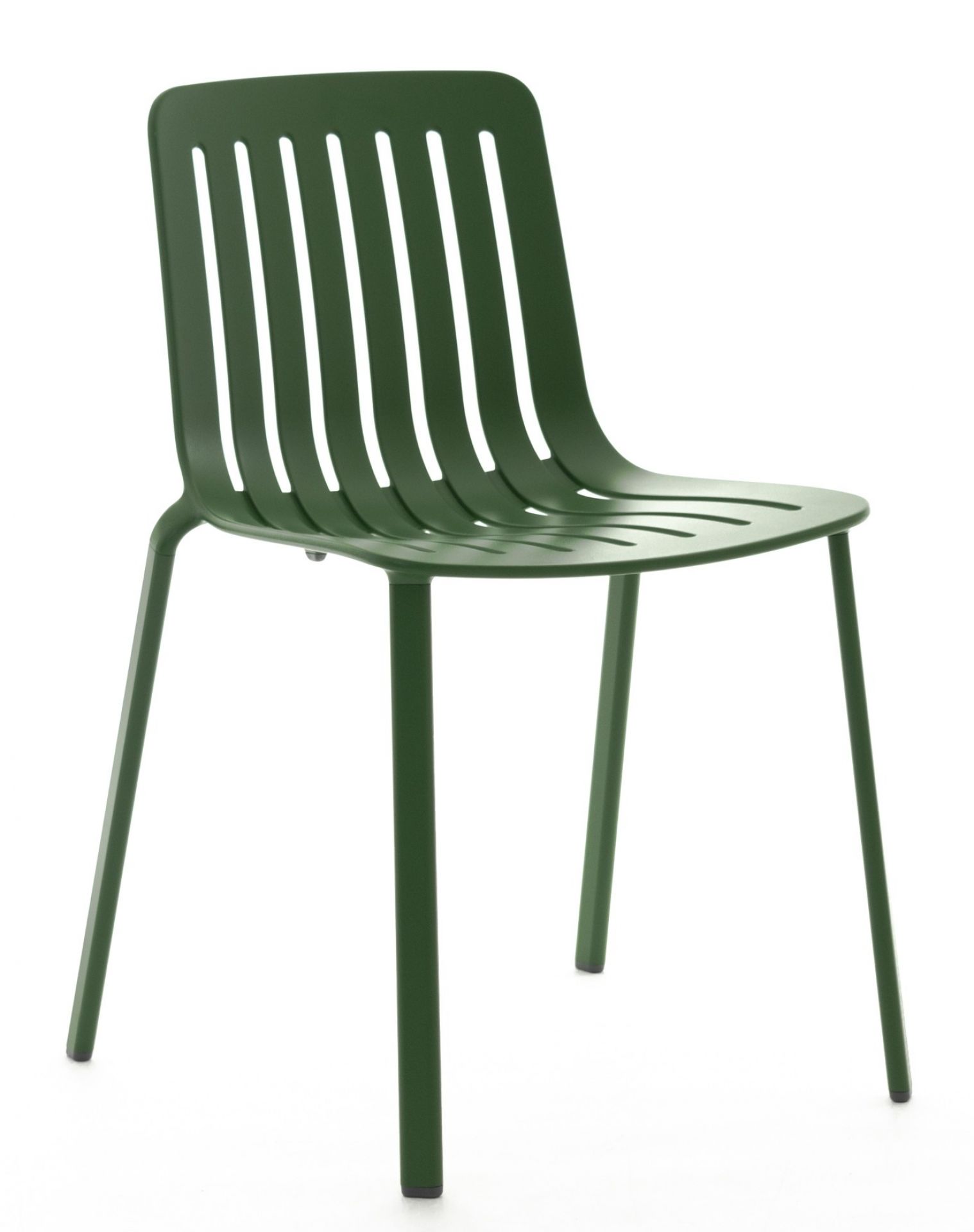 Grüner Plato Stuhl von Magis mit schlichtem Design und vertikalen Streben im Rücken. Moderner Stuhl.