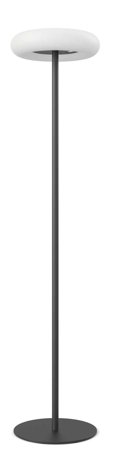 Schwarze Oto Stehleuchte von Belux mit rundem Fuß und hellem, weißem Licht.
