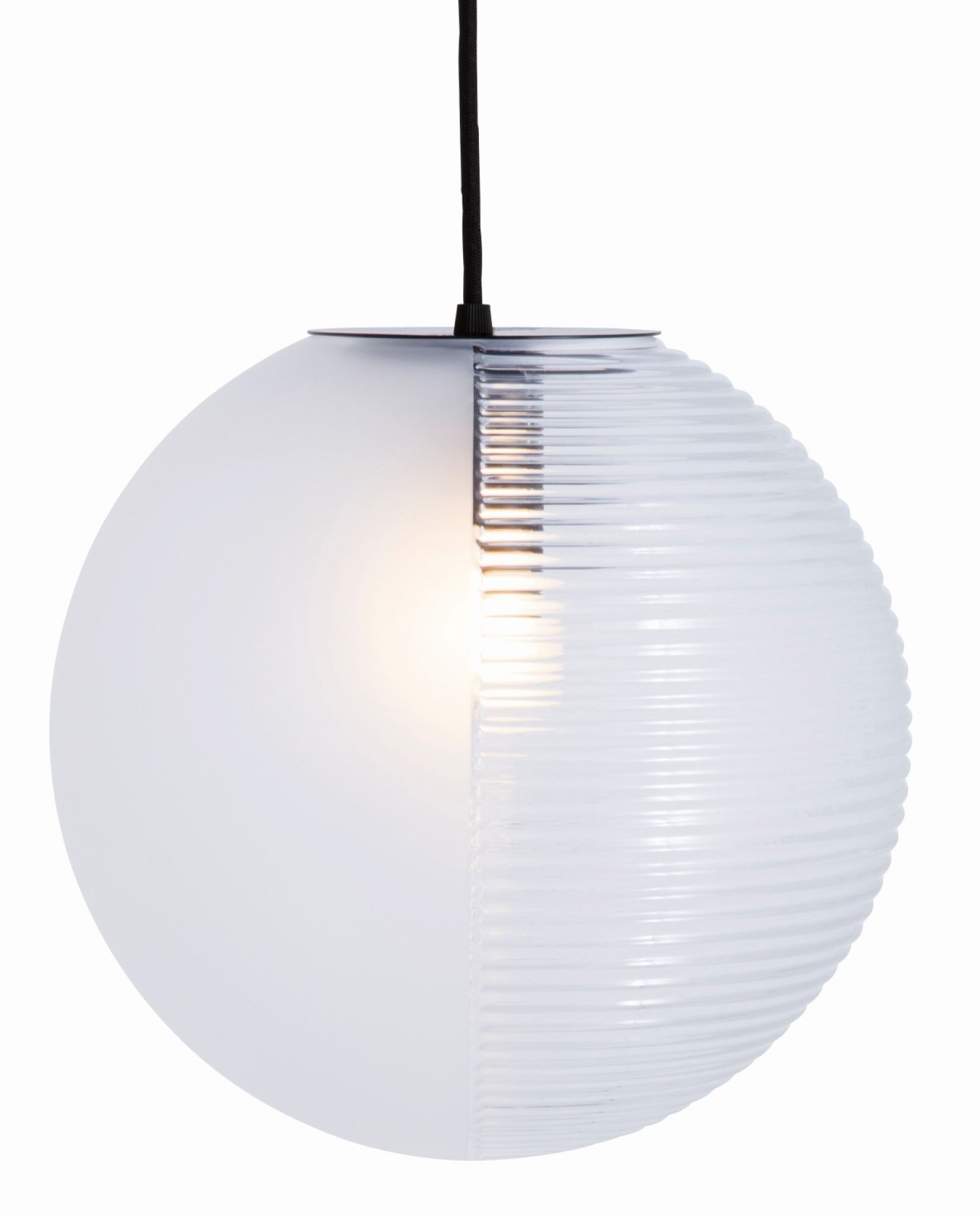 Stellar Pendelleuchte von Pulpo, transparentes Glas, halbkugelförmig, modernes Design für Wohnräume.