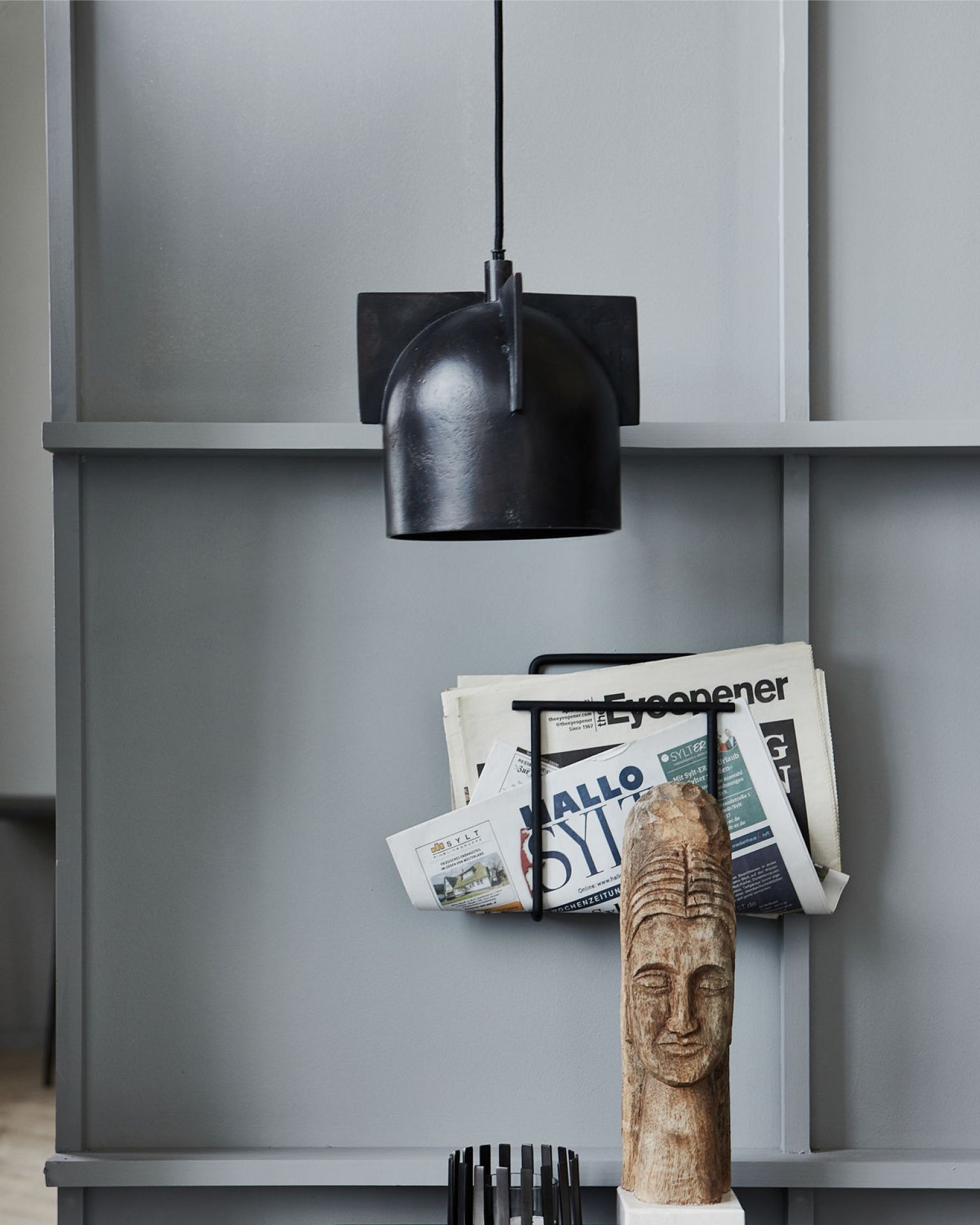 Akola Pendelleuchte schwarz von House Doctor: Hängelampe im Industrie-Stil für moderne Wohnräume.