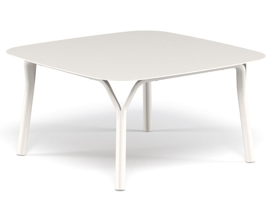 Weißer Angel Outdoor Tisch von Emu mit quadratischer Tischplatte und filigranem Gestell.