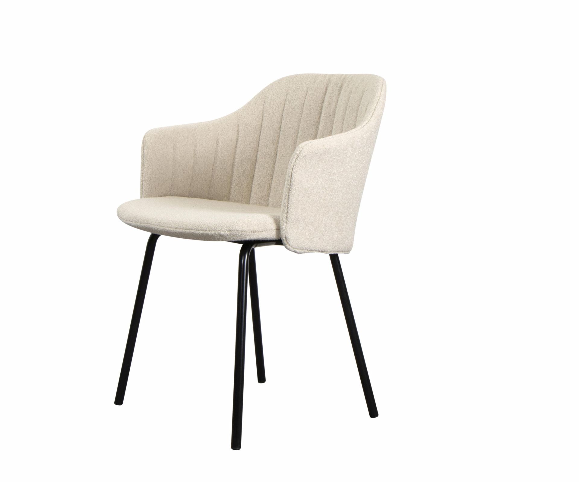 Choice Stuhl mit sandfarbenem Cane-Line Rückenbezug und schwarzen Beinen, modernes Möbeldesign.