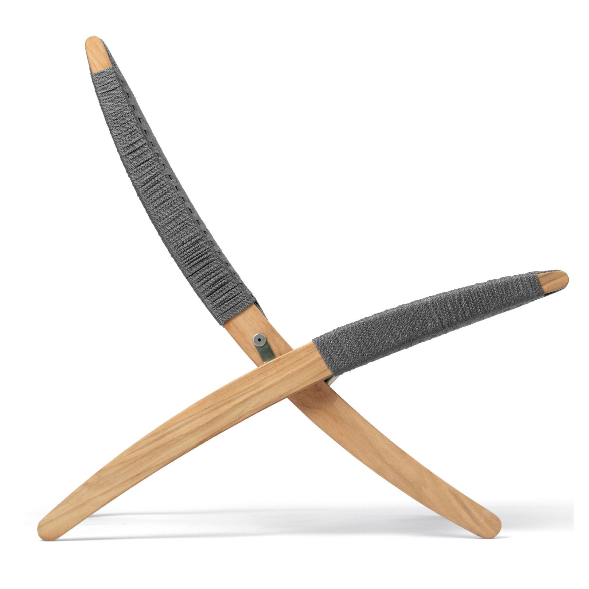 Cuba Chair Outdoor Sessel von Carl Hansen & Søn aus Holz mit grauer Kordel.