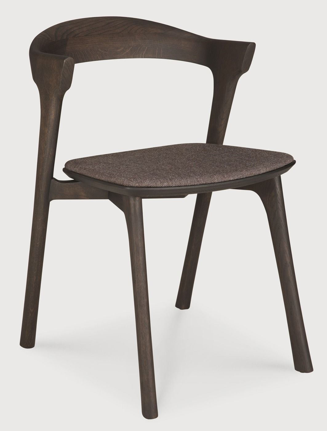 Bok Stuhl aus brauner Eiche mit warmbraunem Stoffbezug von Ethnicraft.