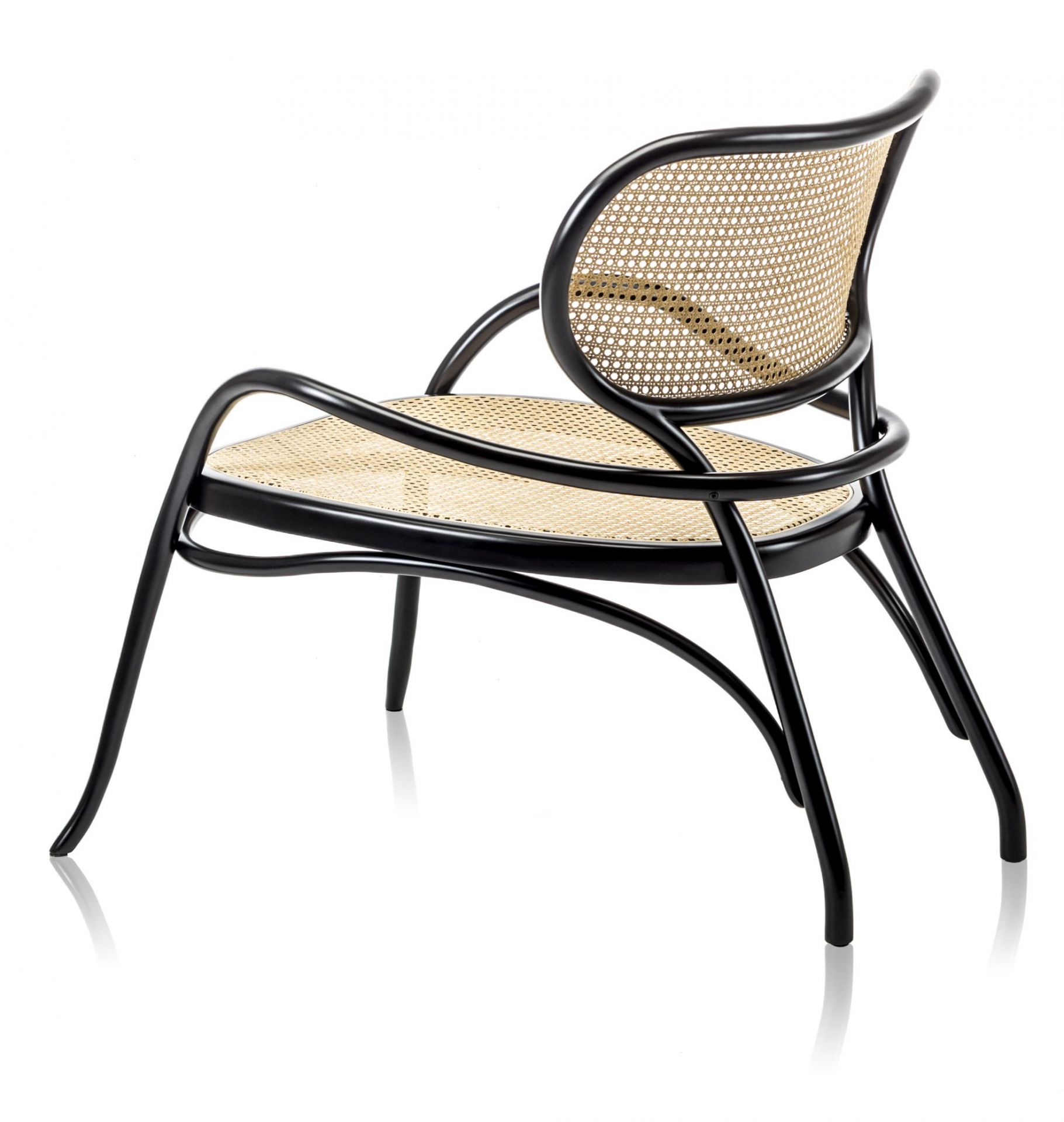 Lehnstuhl Sessel im Wiener GTV Design mit schwarzem Gestell und Wiener Geflecht.