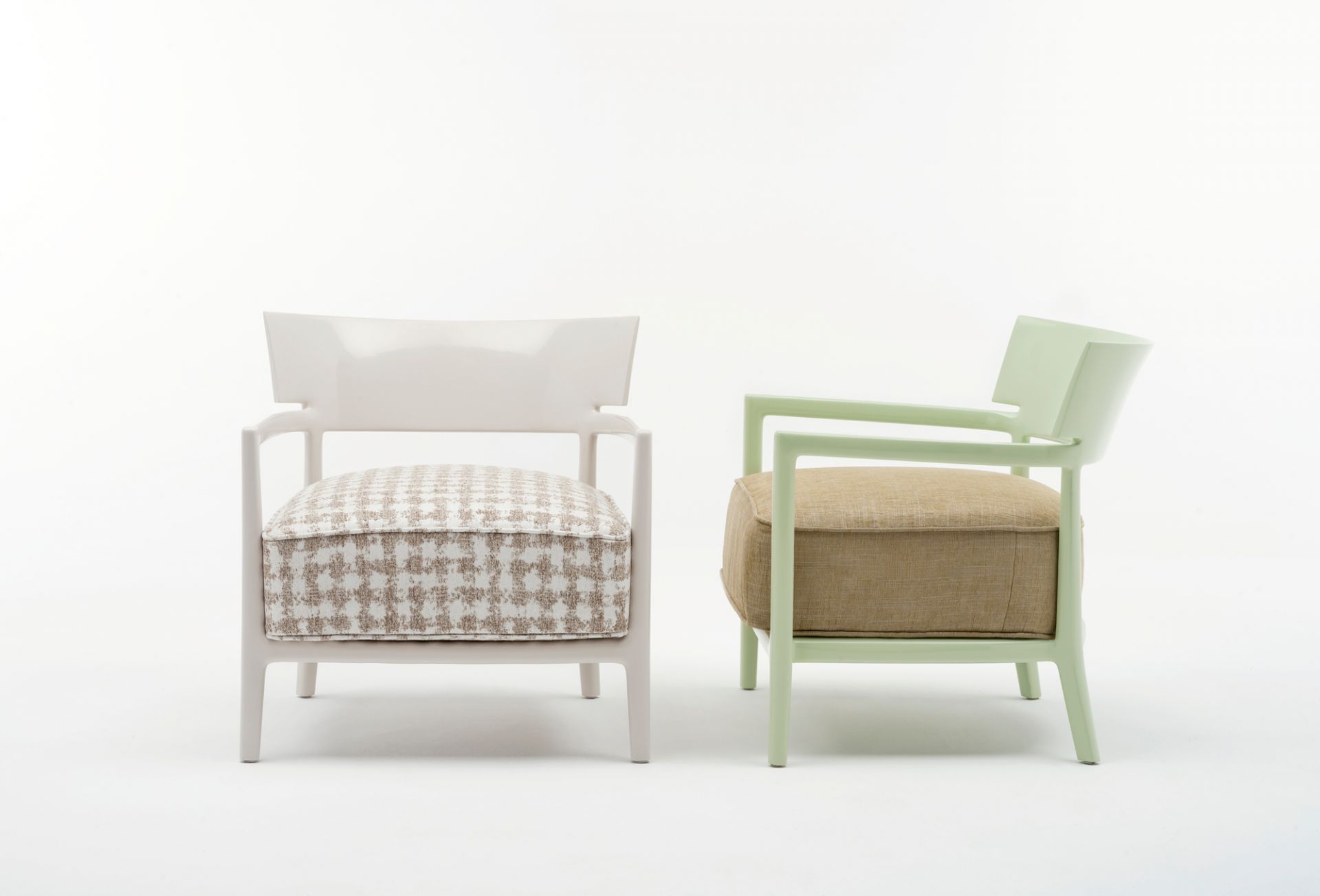 Cara Sessel: Rostbrauner Design-Sessel von Kartell mit Armlehnen und bequemen Sitzkissen für Wohnzimmer.