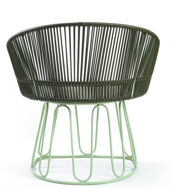 Ames Circo Lounge Chair, olivgrüner Sessel mit pastellgrünem Gestell für den Garten.