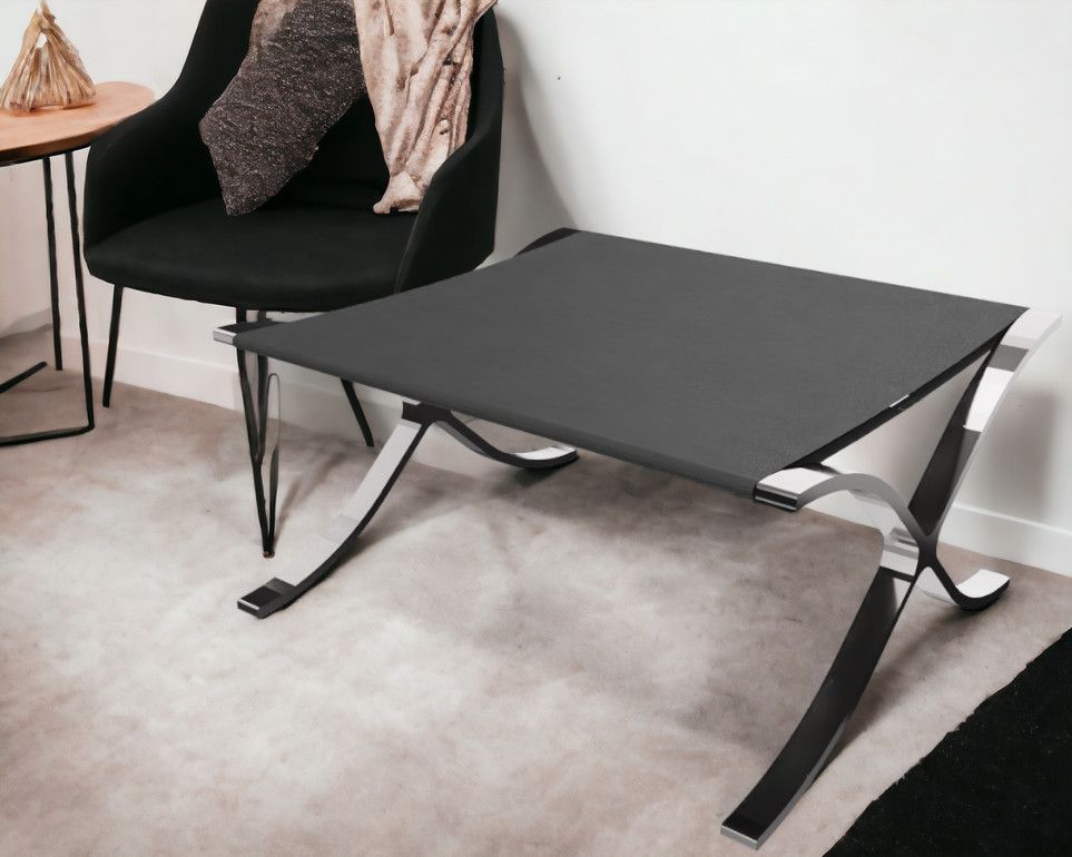 Barcelona Hocker mit schwarzem Rindsleder von Knoll International, moderner Relax Hocker für Wohnzimmer.
