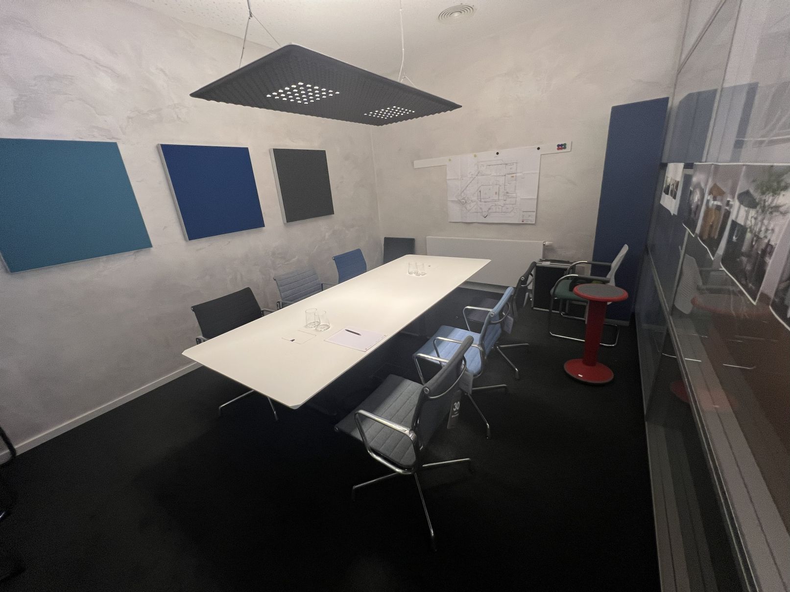 USM & Vitra Eames Aluminium Chair Besprechungskombination AUSSTELLUNGSSTÜCK / GEBRAUCHTMÖBEL