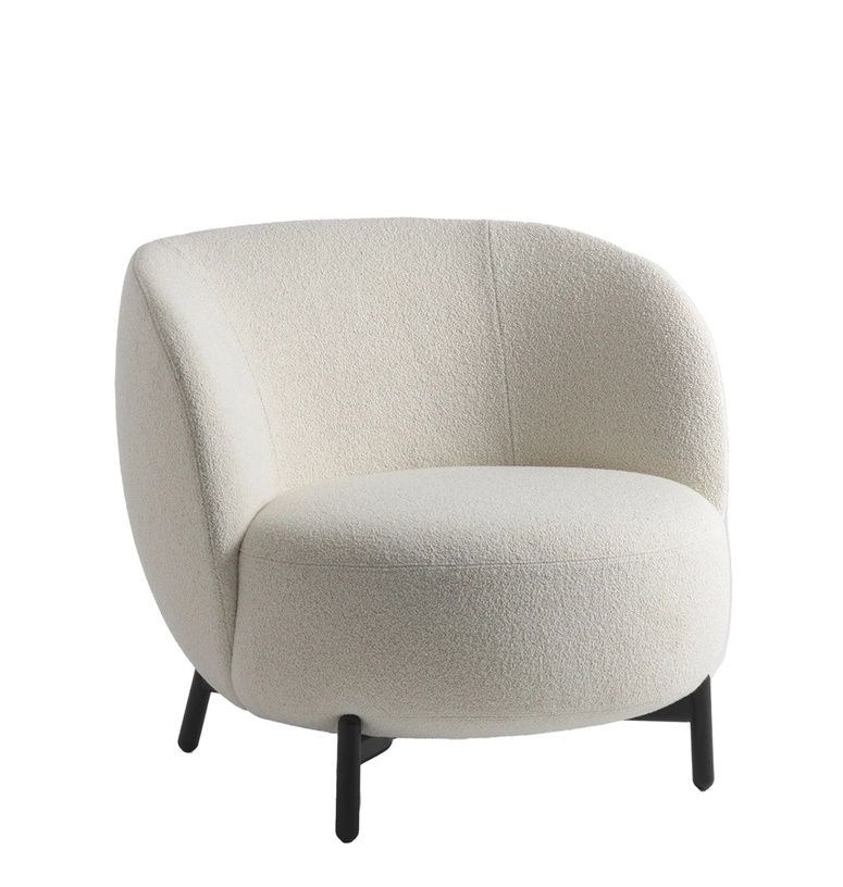 Weißer Lunam Sessel von Kartell mit Bouclé-Bezug und schwarzen Füßen. Moderner Design Sessel für Wohnzimmer.