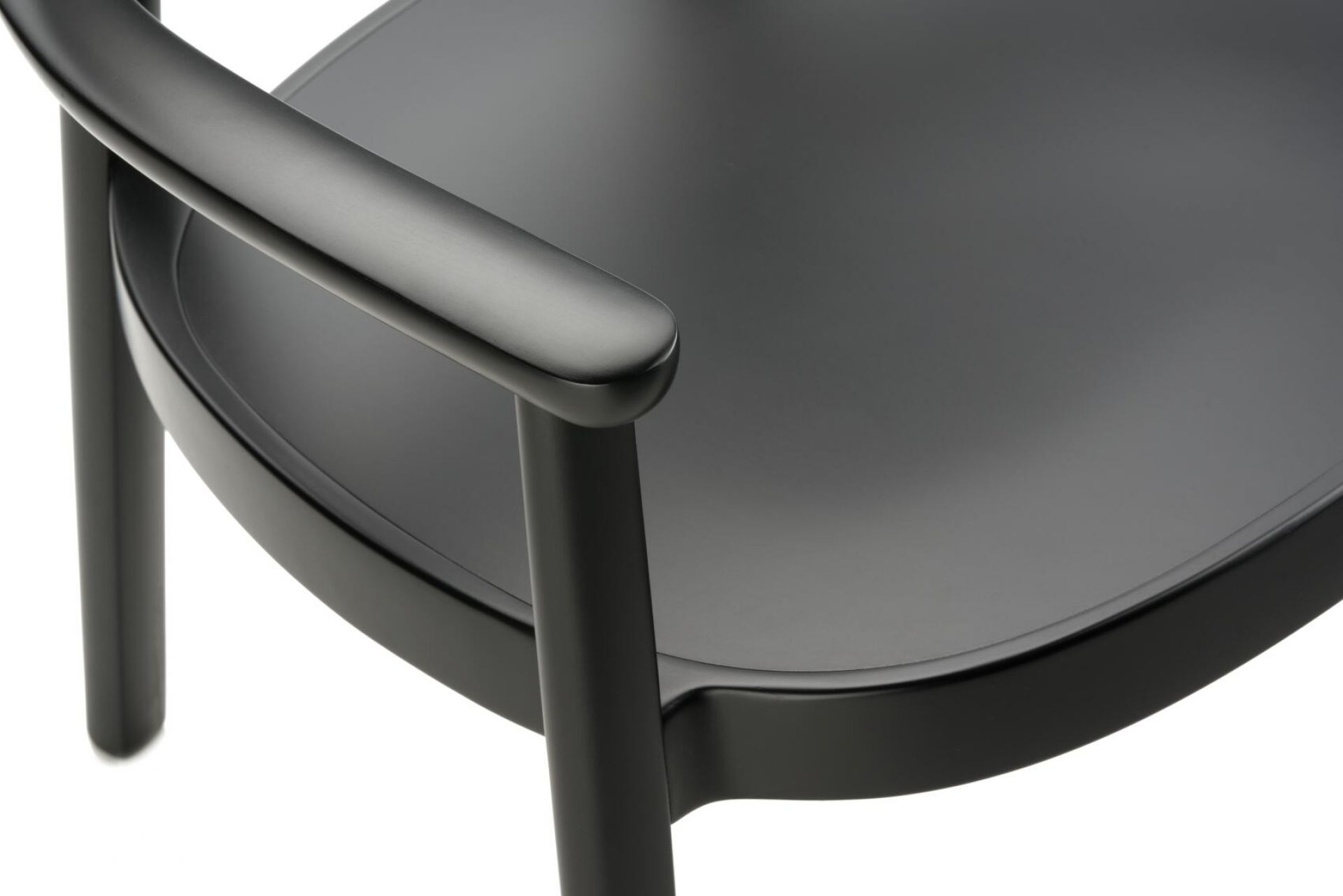 Holzsessel mit Armlehnen 119 MF Thonet