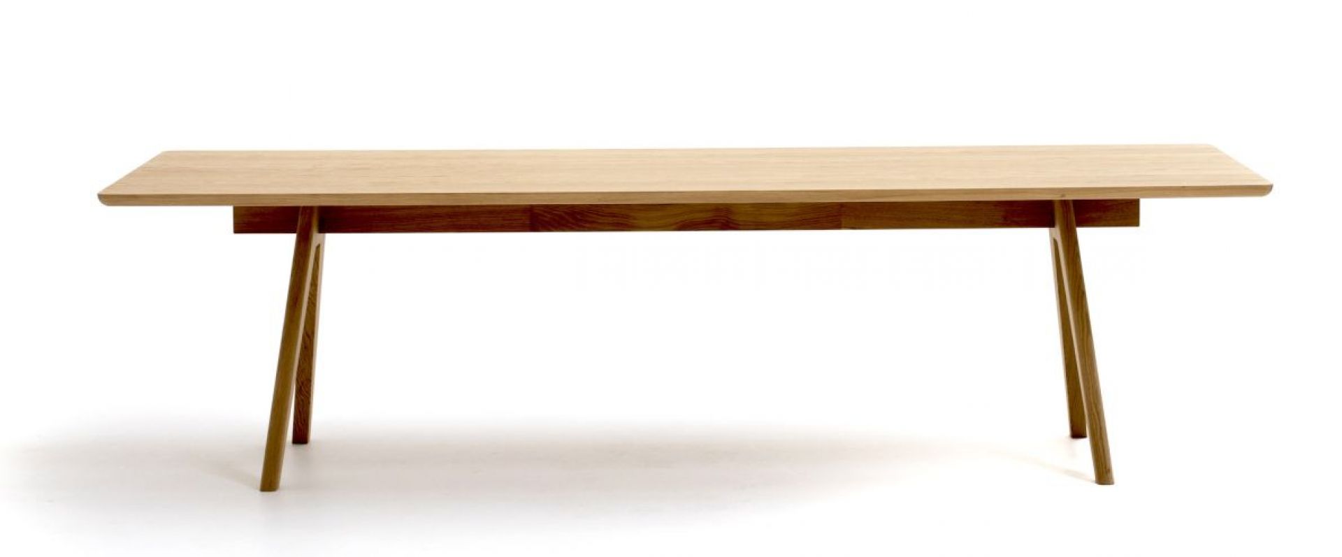 Mathilda Tisch aus Eiche Moroso, ein moderner Esstisch mit minimalistischem Design und Holzbeinen.