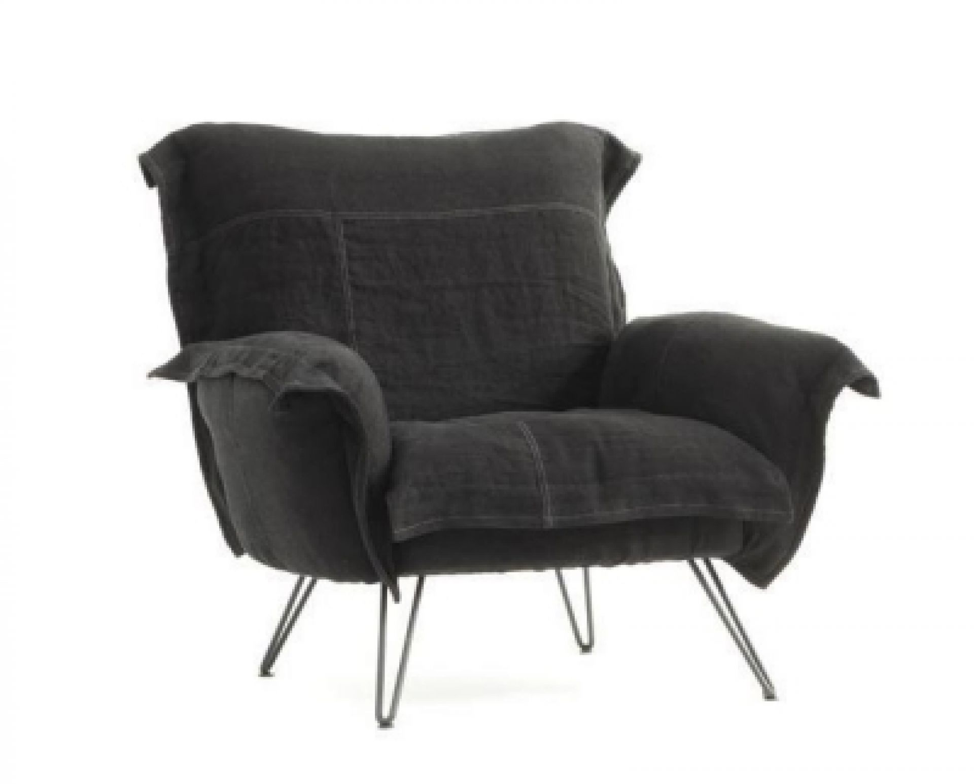 Schwarzer Cloudscape Sessel von Moroso Diesel mit Stoffbezug und filigranem Metallgestell. Design Sessel für Wohnzimmer.