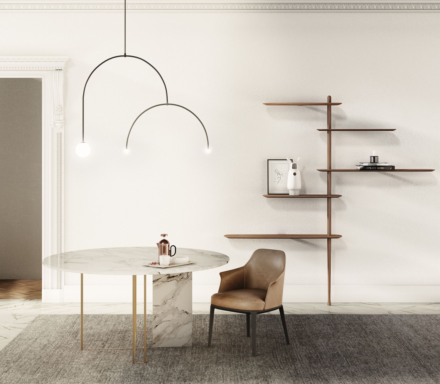 Moderner Essbereich mit Única Collection Hängelampe, Marmortisch, braunem Stuhl und Holzregal.