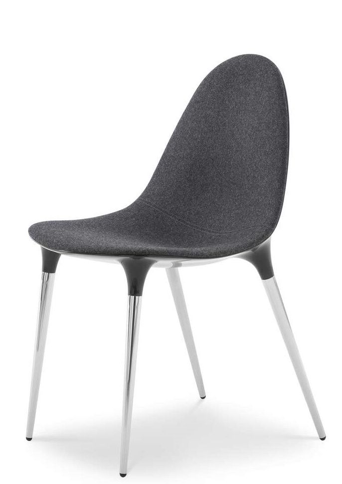 Grauer Caprice Stuhl mit Vierfußgestell von Cassina, moderner Designstuhl für Esszimmer und Büro.