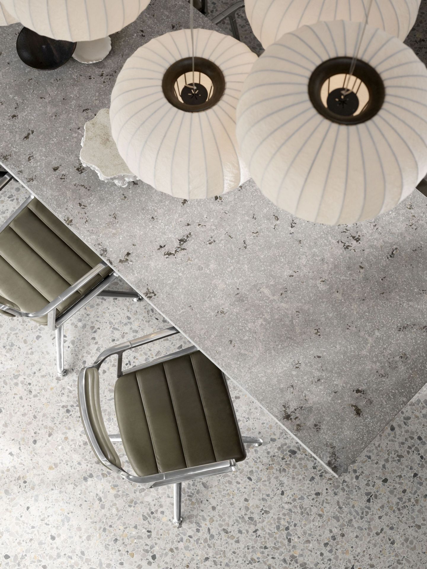 VIPP452 Swivel Stuhl mit Gleitern grünes Leder Vipp