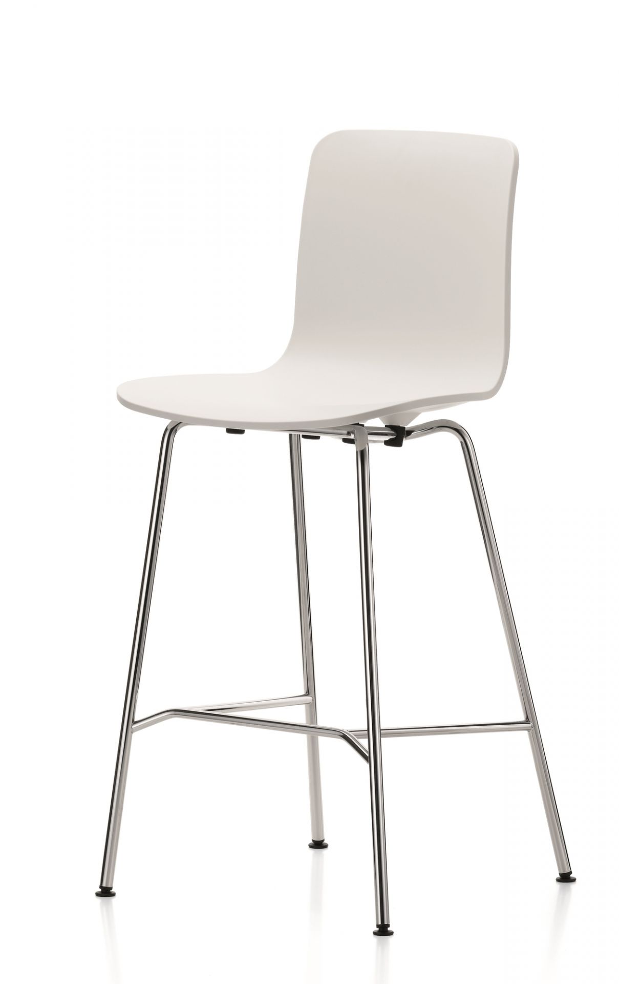 Weißer Hal Stool Barhocker von Vitra mit verchromtem Gestell, ideal für Küche und Bar.