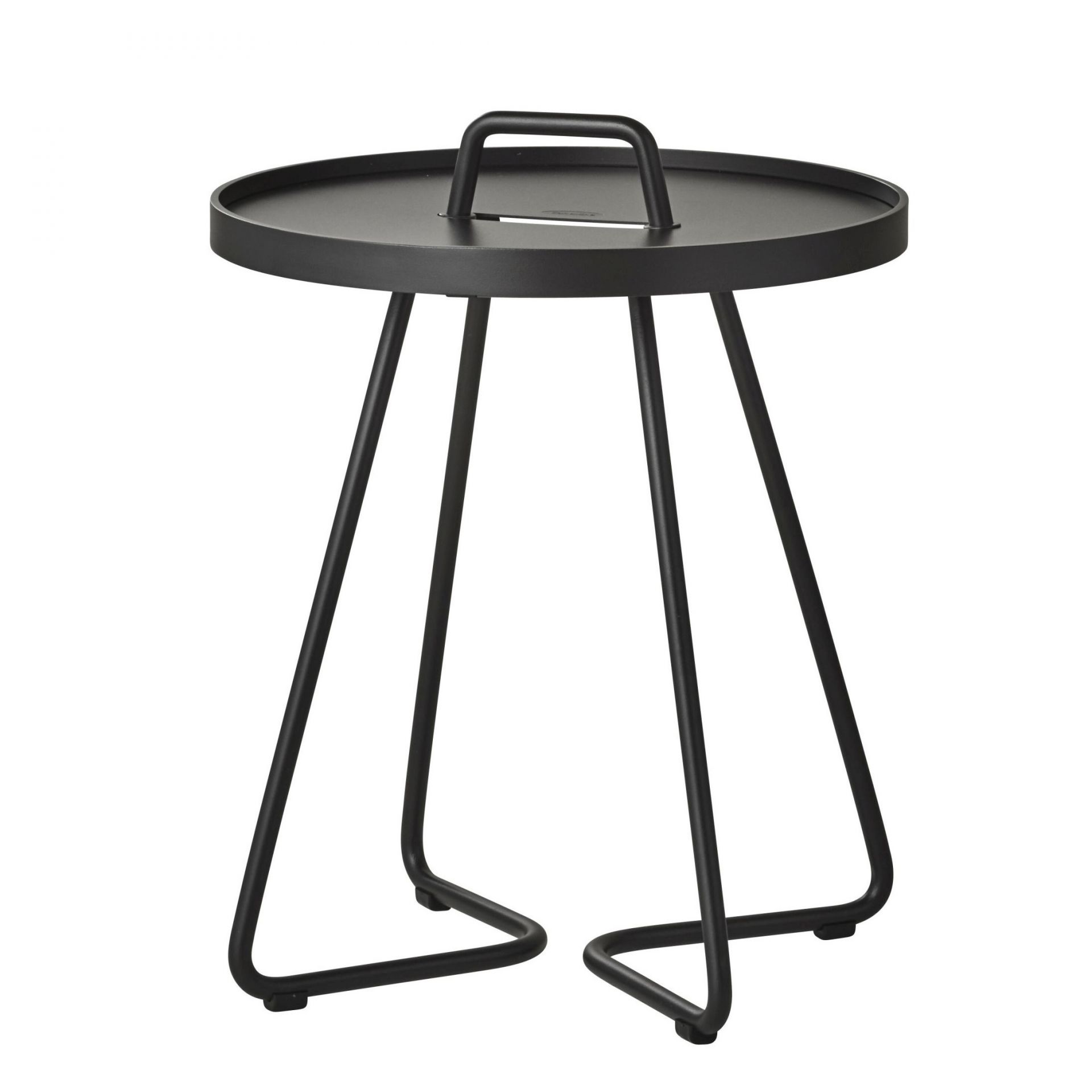 Schwarzer Cane-Line Beistelltisch "On-The-Move" für den Außenbereich, extra klein, mit praktischem Tragegriff.