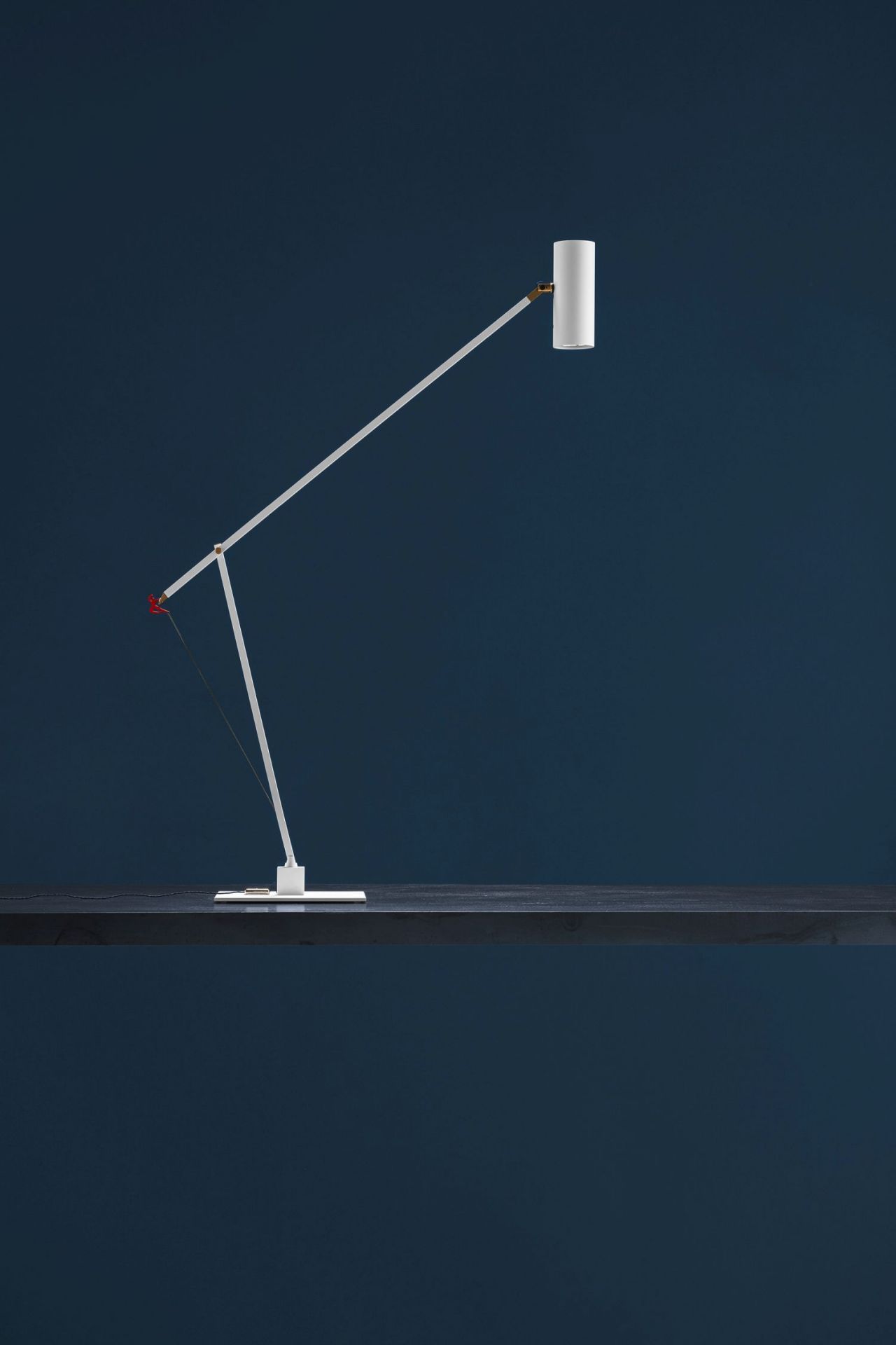 Weiße Ettorino T Tischleuchte von Catellani & Smith, modernes Design, Schreibtischlampe.