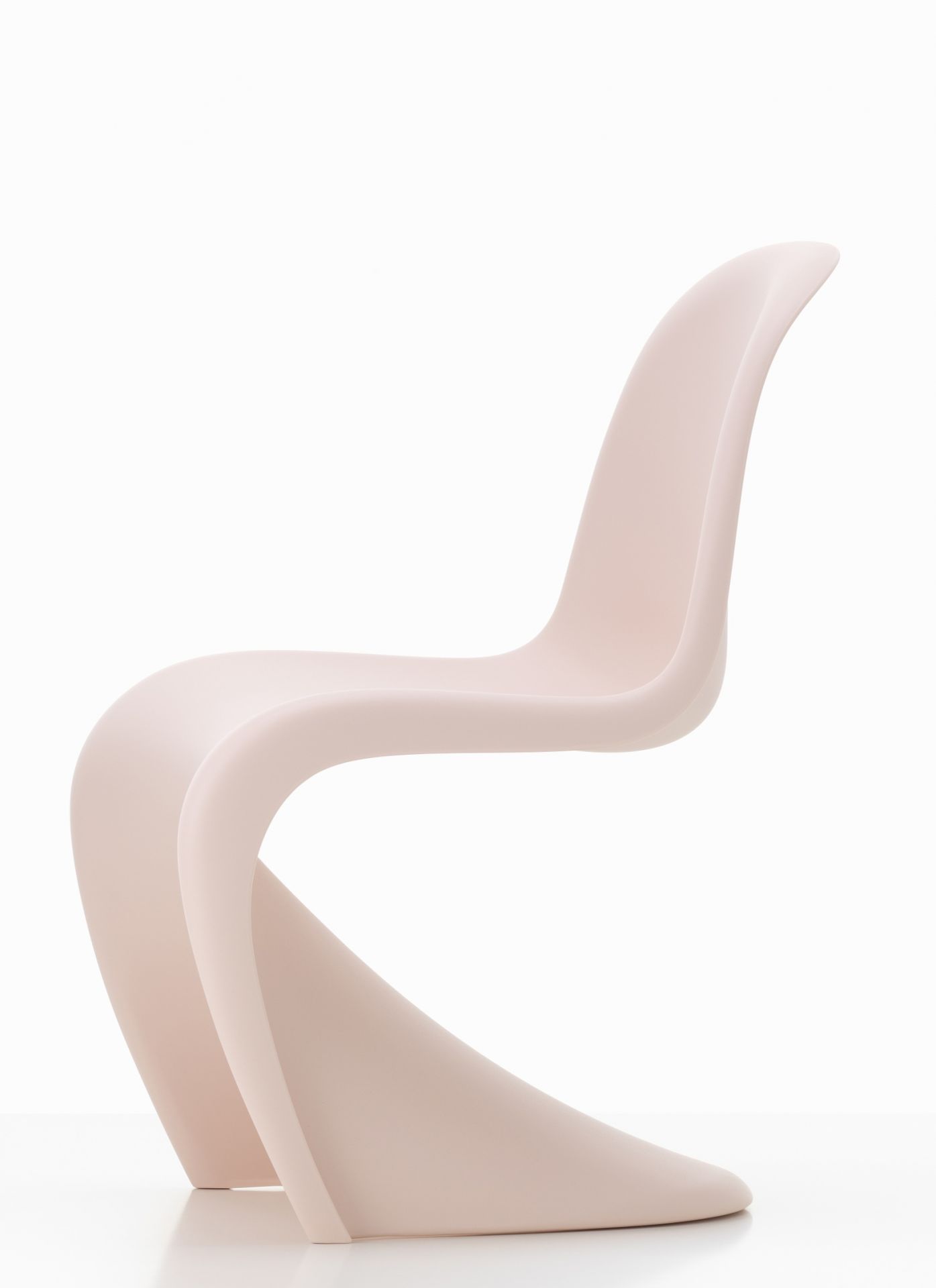 Zartrosa Panton Junior Stuhl von Vitra, ein moderner Designklassiker für Kinderzimmer.