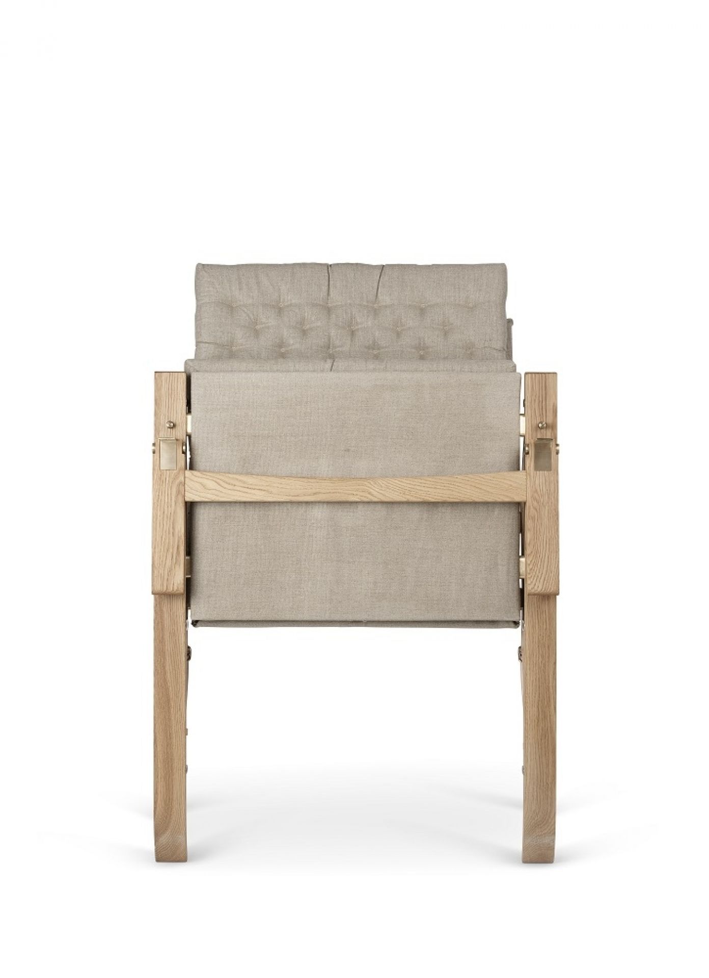 Rückansicht des FK11 Plico Chair Sessels von Carl Hansen & Søn mit hellem Holzrahmen.