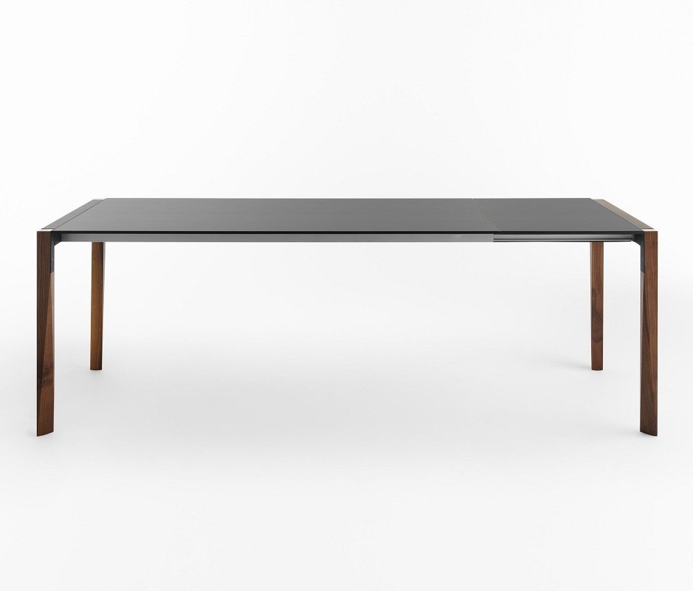 Tango Estensibile Ausziehtisch von Casamania Horm mit dunkler Glasplatte und Holzbeinen.