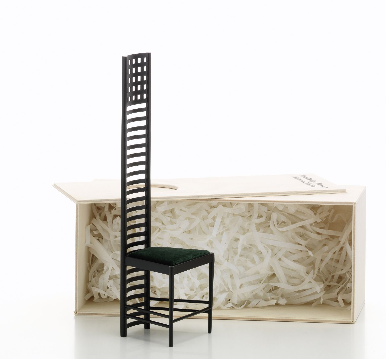 Miniatur des Hill House 1 Stuhls von Vitra, schwarzes Gestell und grüner Sitz.