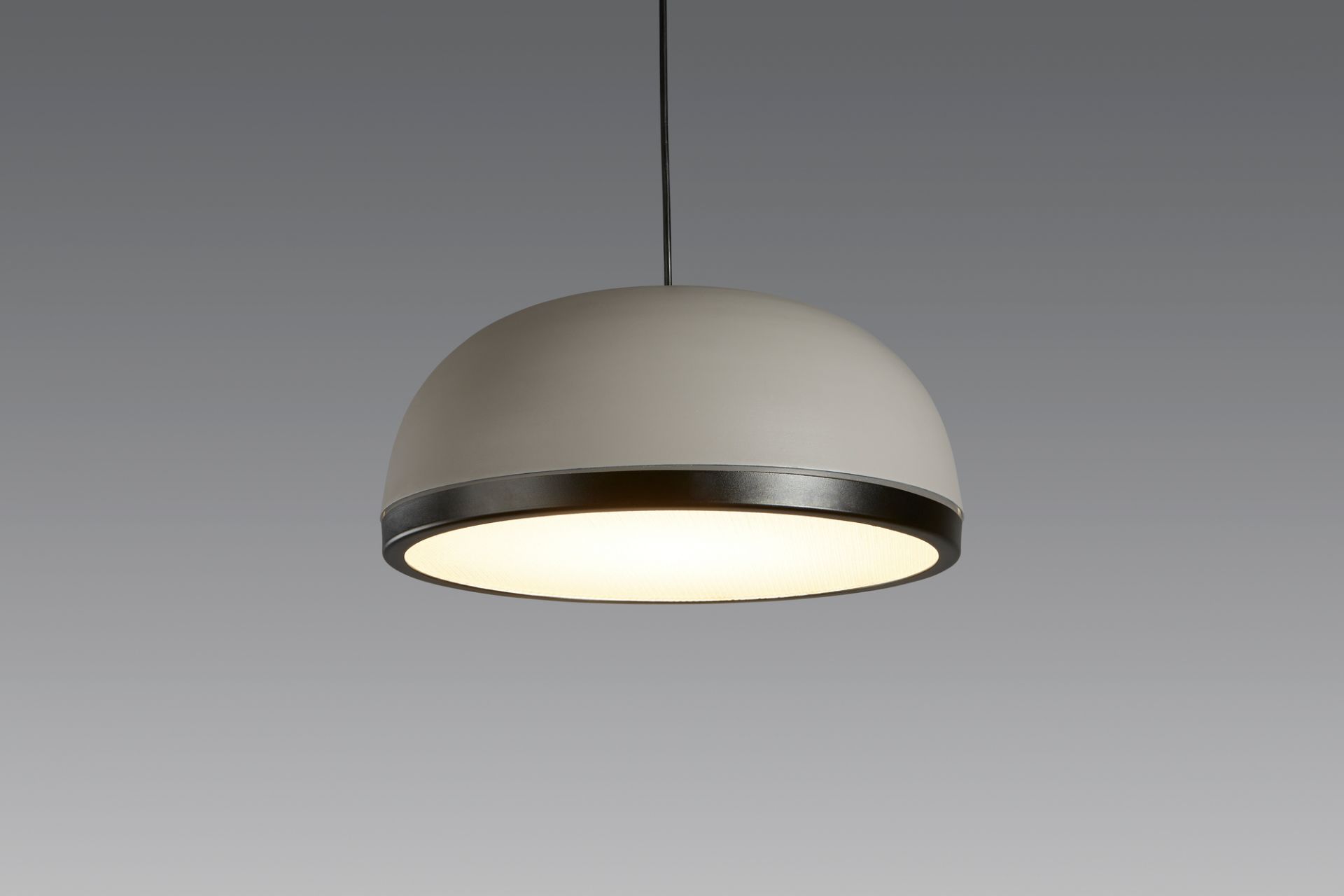 Nahaufnahme der modernen Tooy Molly Pendelleuchte, beige, für stilvolle Innenbeleuchtung.