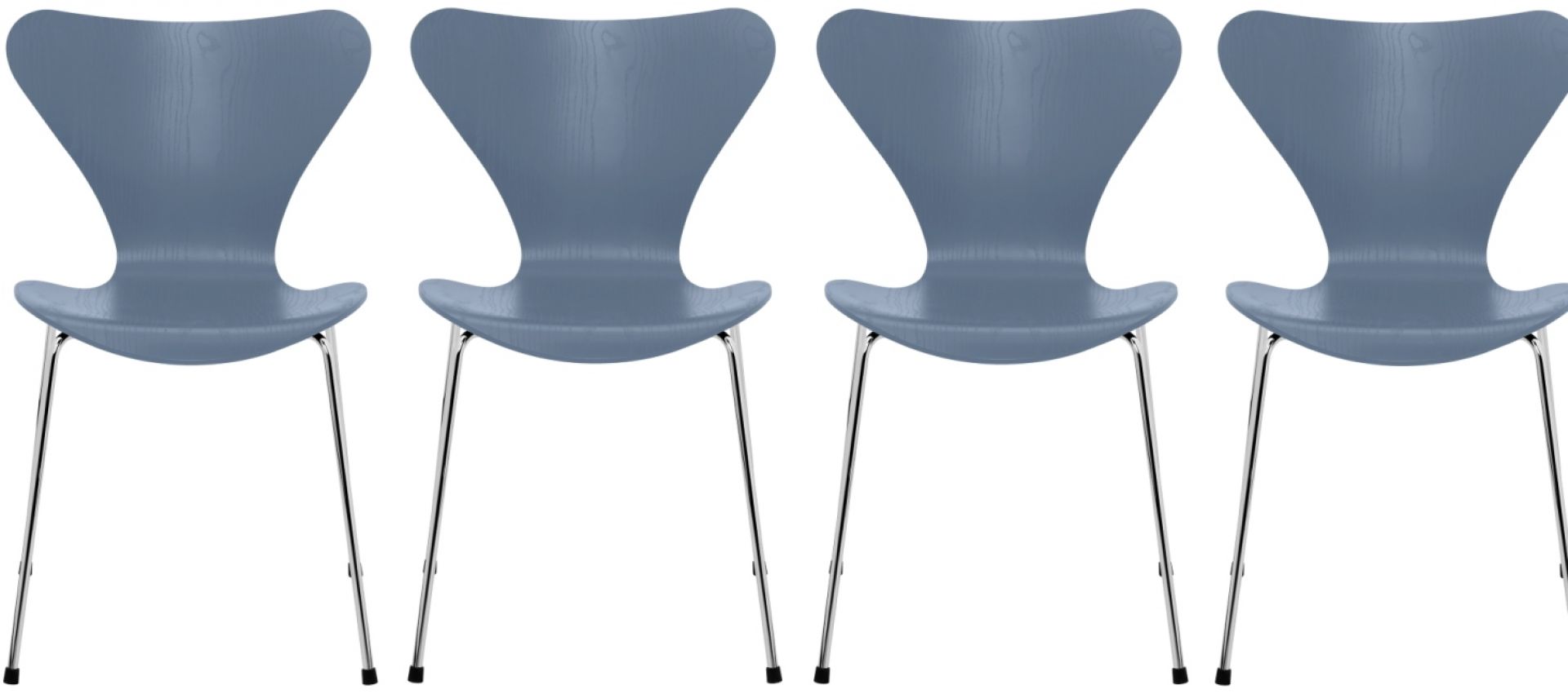 Vier blaue Siebener Stühle aus Esche von Fritz Hansen mit Chromgestell. Designklassiker.