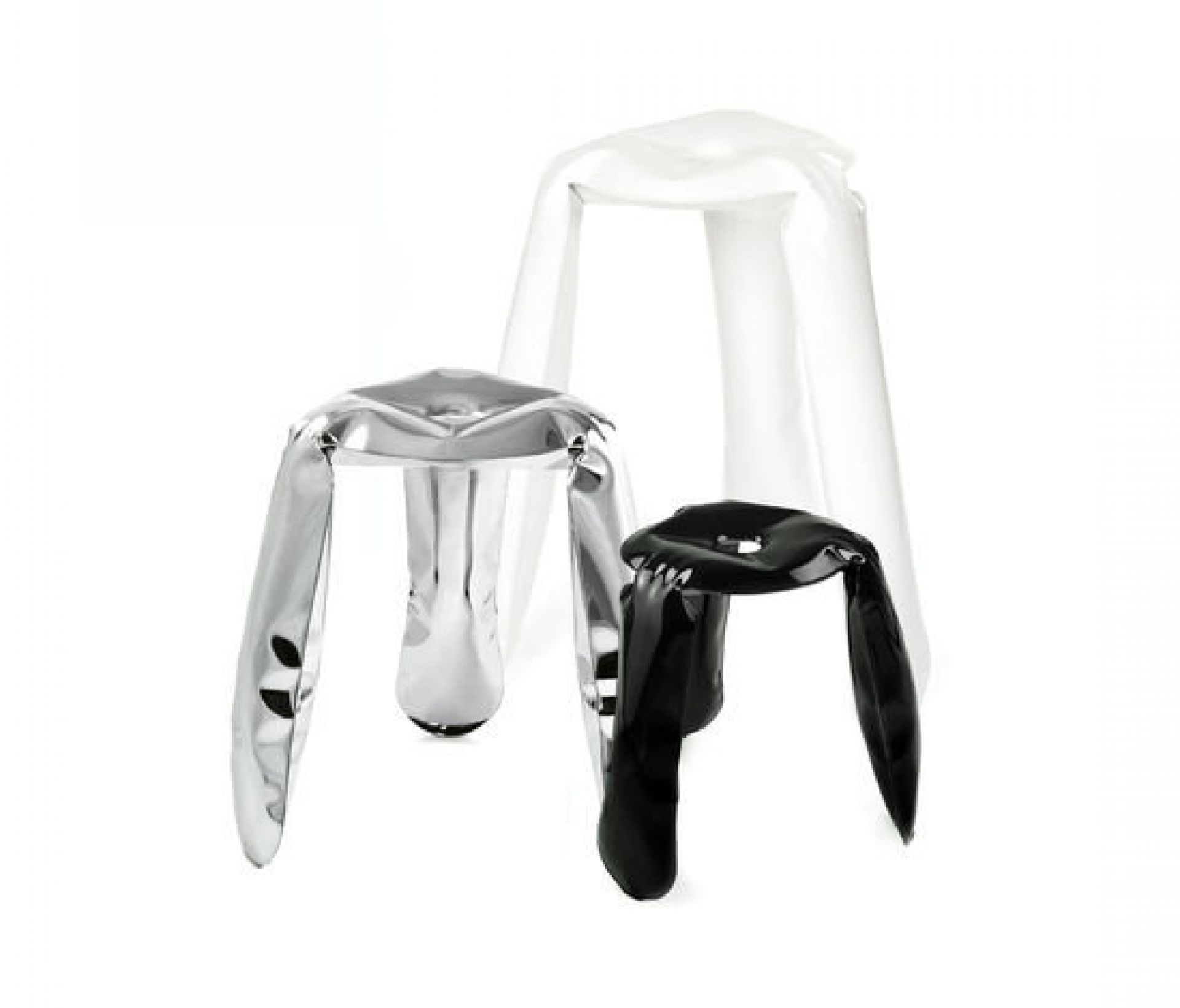 Drei Plopp Mini Hocker von Zieta in Silber, Schwarz und Transparent auf weißem Hintergrund.