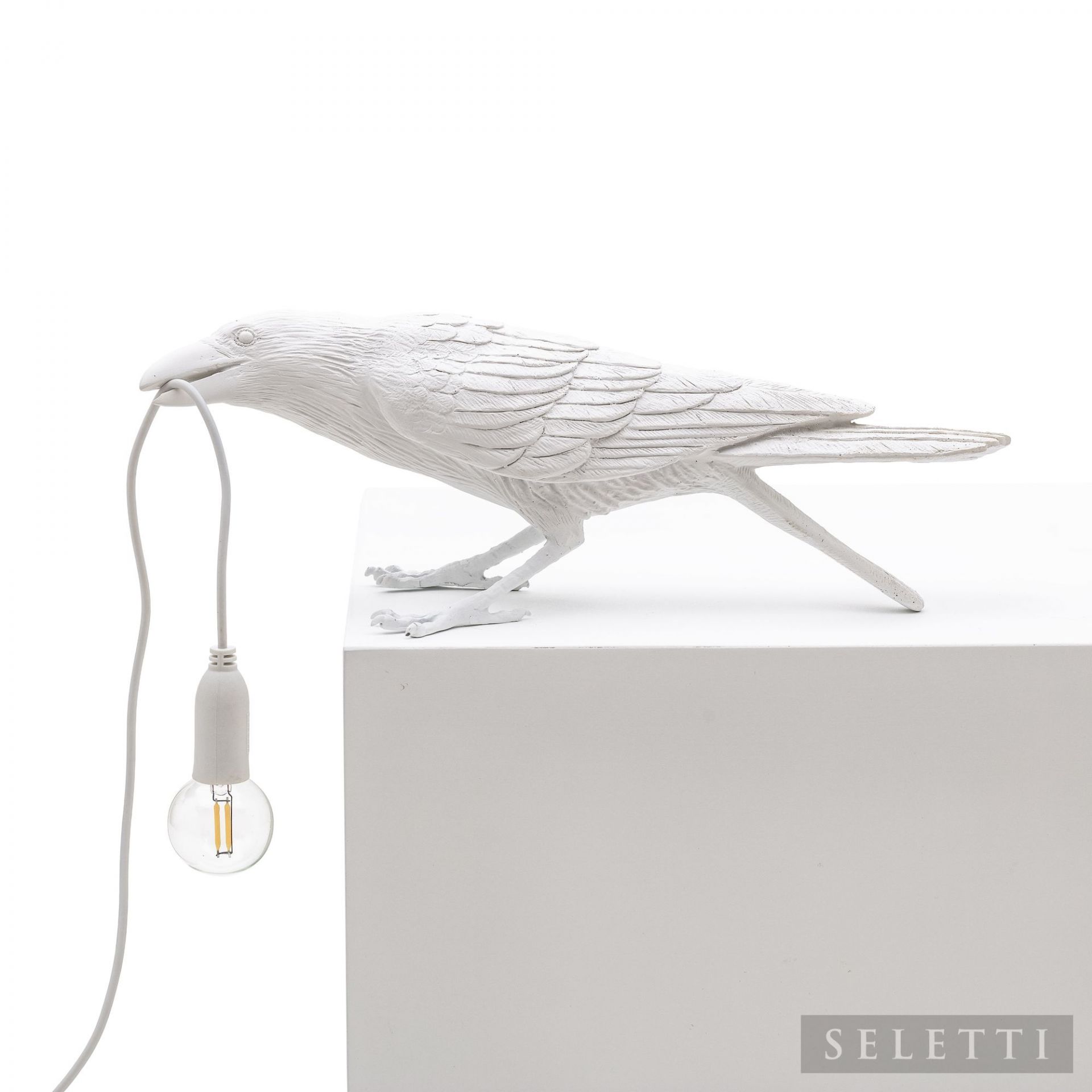 Weiße Bird Lamp Leuchte von Seletti, Vogel hält Glühbirne im Schnabel, modernes Design.