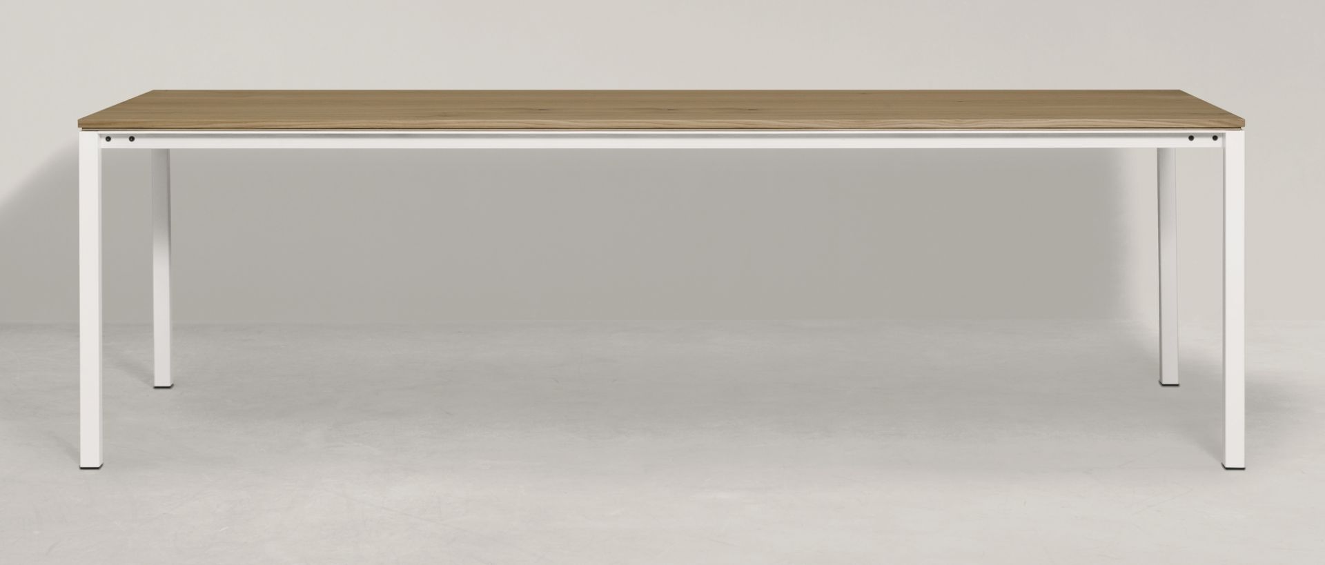 Janua S 600 Tisch mit Eichenplatte und weißem Stahlgestell, moderner Esstisch.