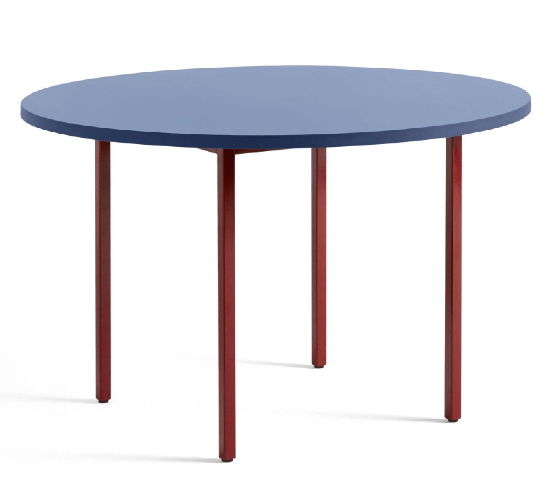 Hay Two Colour Table, runder Esstisch mit blauer Tischplatte und roten Beinen, 105 cm Durchmesser.