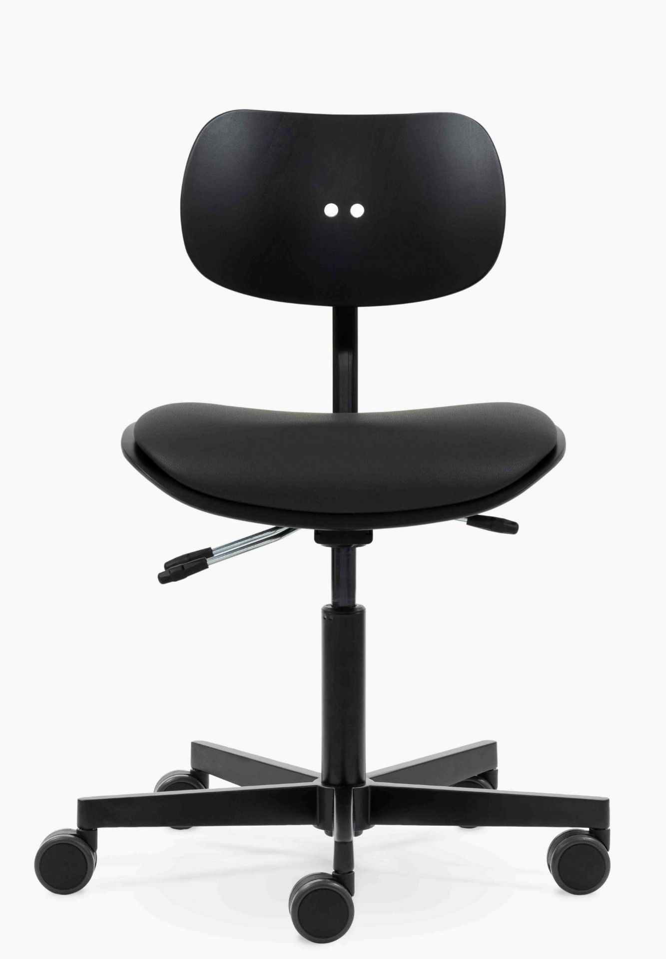 Schwarzer S 197 Drehstuhl von Wilde+Spieth mit Rollen, ergonomisch geformt für Büro und Arbeitsplatz.