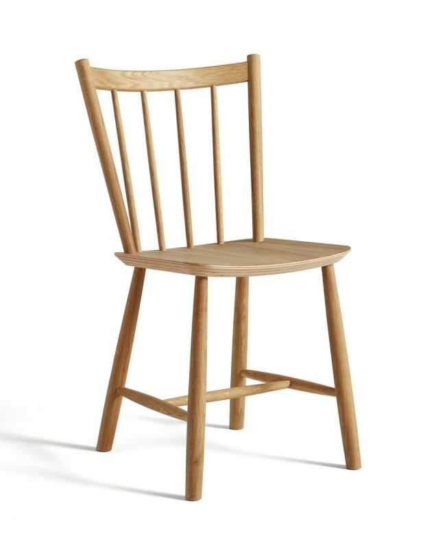 J41 Stuhl von Hay aus hellem Holz, klassischer Holzstuhl mit Sprossenlehne.